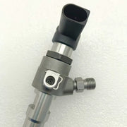 Tête de l'injecteur 03L130277B : connecteur électrique, raccord haute pression et retour gasoil